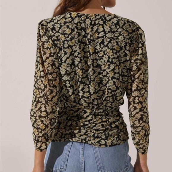 ASTR the Label Women’s Floral Wrap Front Top Size Small Black Yellow and White - Picture 2 of 11